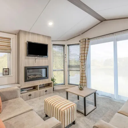 Vakantiehuis Lakefront Fountain View 5 Star Country Park S