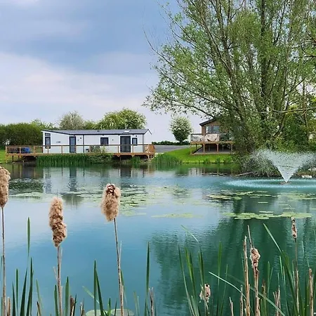Lakefront Fountain View 5 Star Country Park S * Amotherby